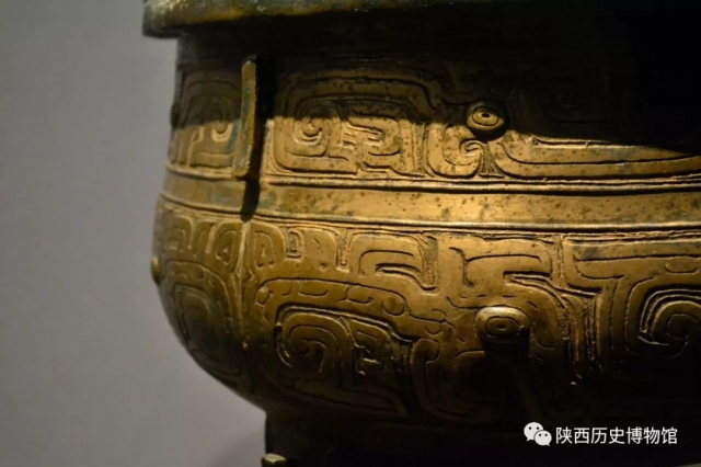 青铜函皇父鼎我就是我是颜色不一样的青铜器