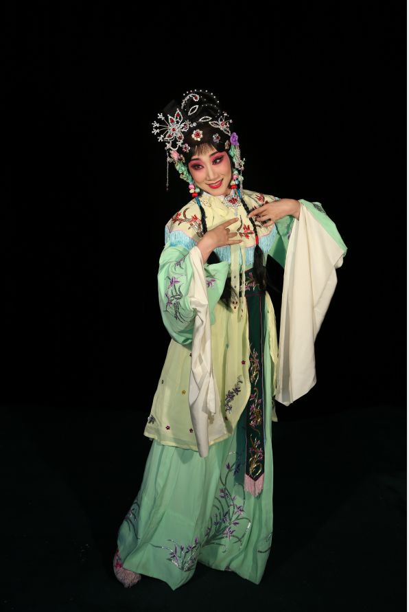 张佳春饰春草巩丽娟饰春草李晨饰春草吕昆山饰胡进徐孟珂饰胡进金星饰