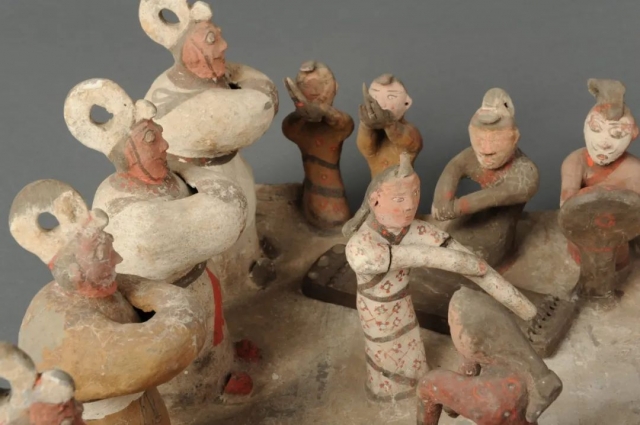 云上博物馆济南市博物馆为您讲述文物背后的故事西汉彩绘杂技乐舞陶俑